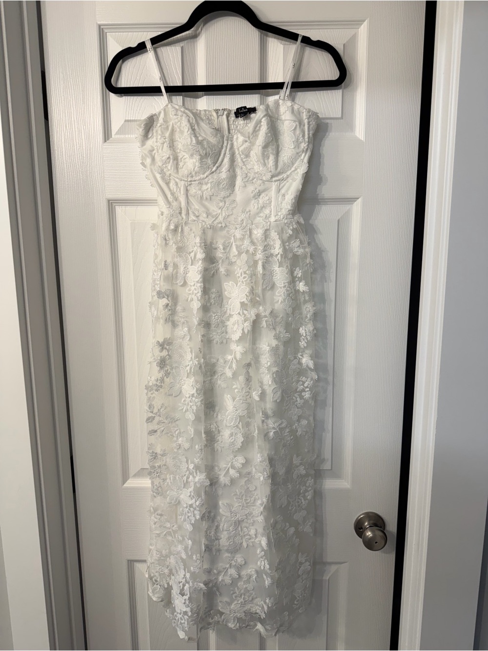 White Lace Midi Dress with Floral Appliqué and Spaghetti Straps